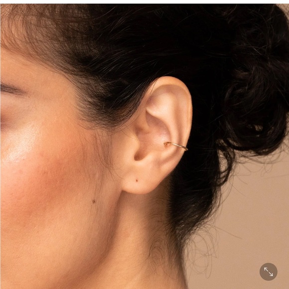 Essential Ear Cuff 14k - Picture 2 of 5